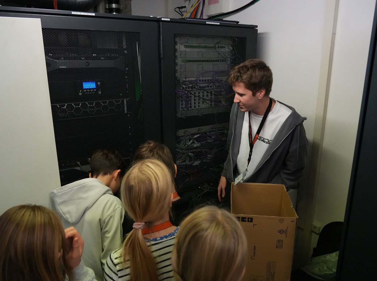 Führung Serverräume Zukunftstag 2025 Führung Serverräume Zukunftstag 2025