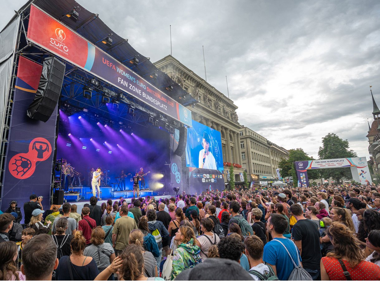 UEFA Women’s EURO 2025, Berner Ballzauber Bühne von vorne