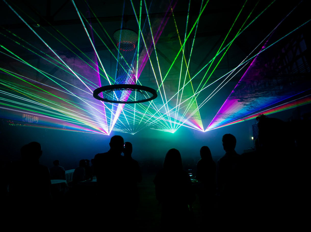 Lasershow-Technik: Faszinierende Lichtkunst im neuen Glanz