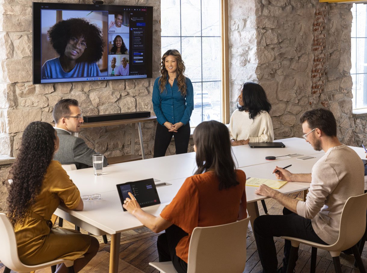 Microsoft Teams Rooms: Menschen am hybriden Arbeitsplatz verbinden